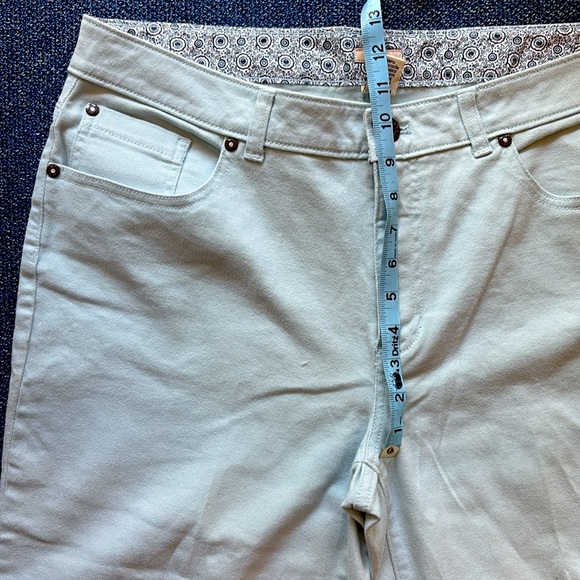 NWT IZOD: Stretch Ankle Jeans, Size 16, Very Light Blue Wash - Picture 3 of 8